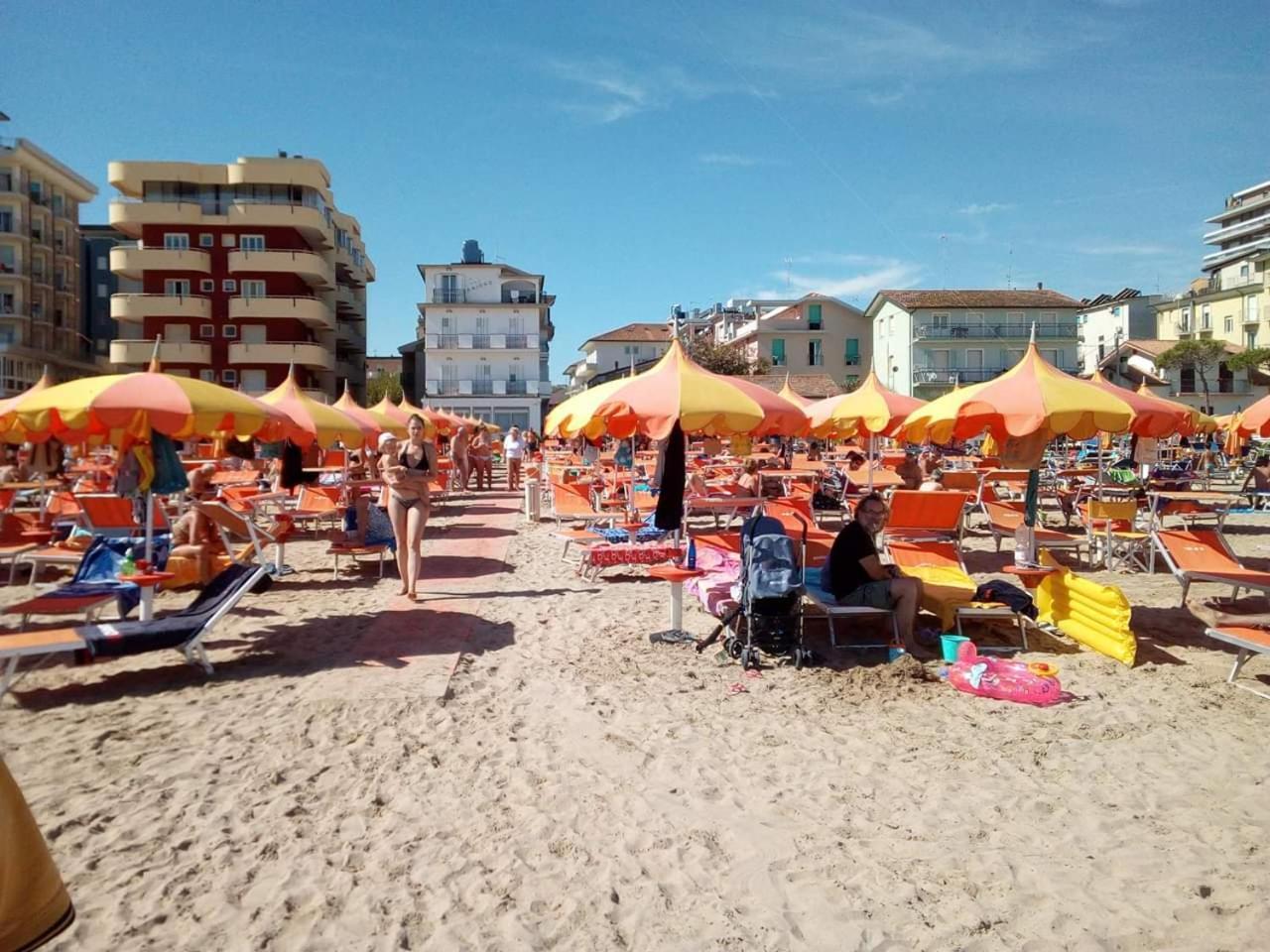 Villa Dolcevita Bellaria-Igea Marina Bagian luar foto