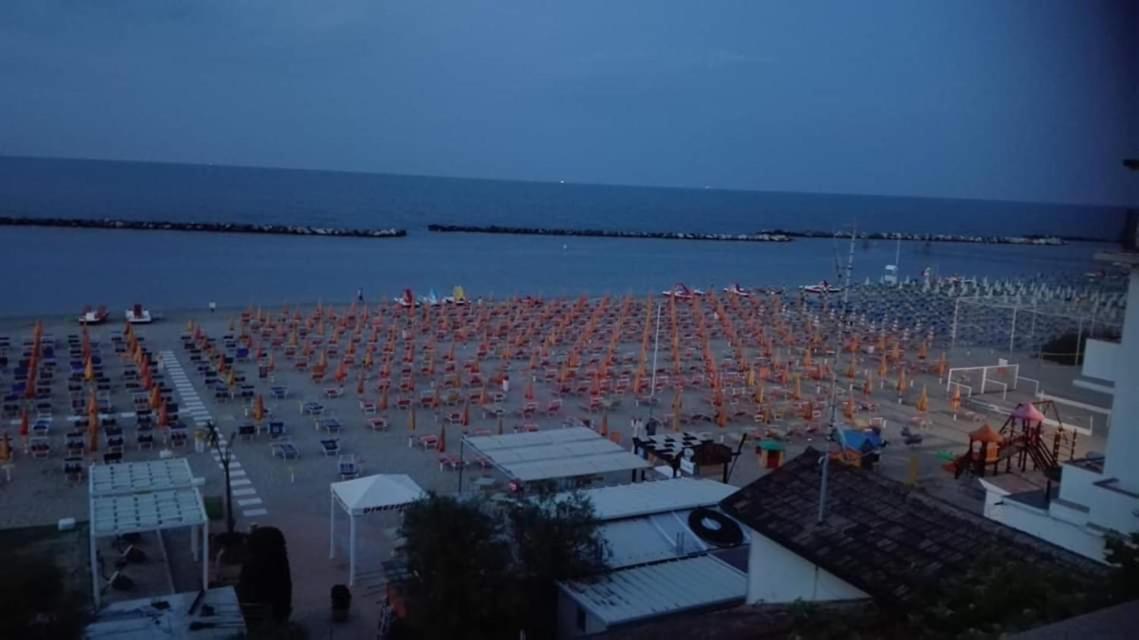 Villa Dolcevita Bellaria-Igea Marina Bagian luar foto