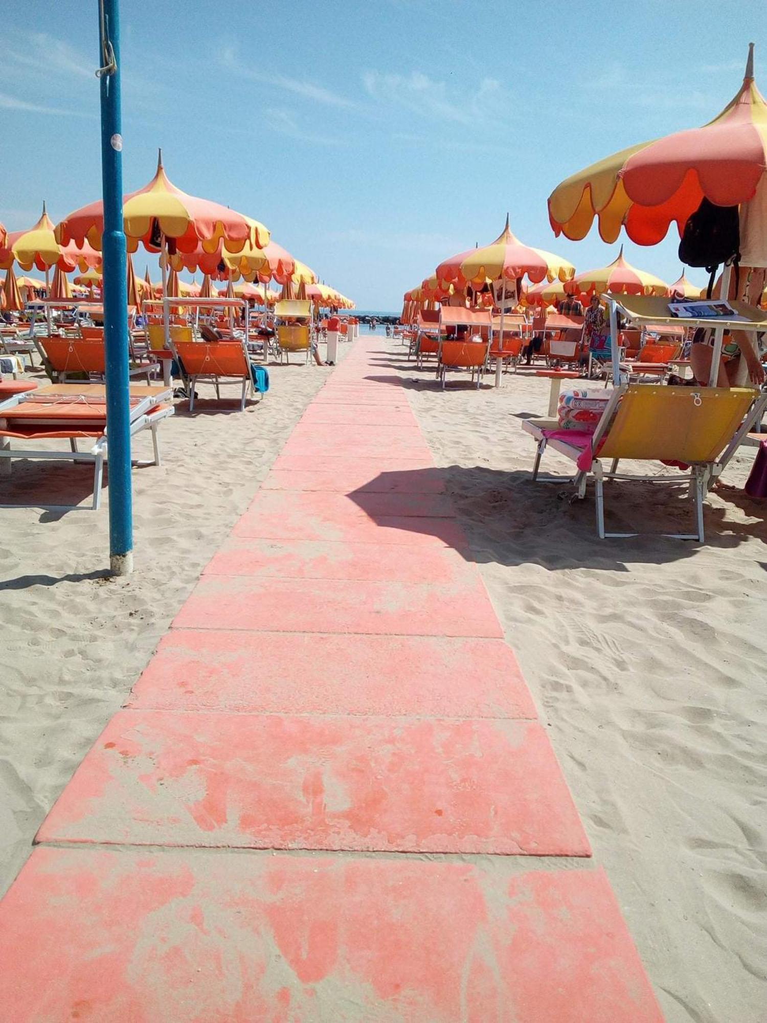 Villa Dolcevita Bellaria-Igea Marina Bagian luar foto